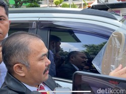 Pengacara Brigadir J Bawa Sandal Berdarah di Sidang Ferdy Sambo-Putri