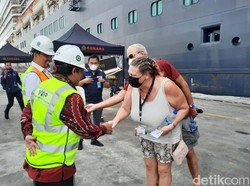 Kapal Pesiar Sandar di Jakarta, Turisnya Wisata ke Mana ya?