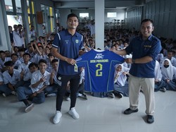 Persib Kirim Pesan Perdamaian ke Siswa SMK