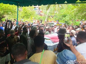 Jenazah Filep Karma Tiba di Rumah Duka, Dikawal Simpatisan-Brimob Bersenjata