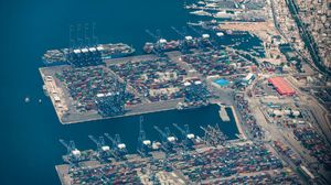 Potret Pelabuhan di Eropa yang Ternyata Dikuasai China