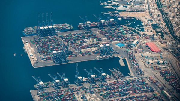 Potret Pelabuhan di Eropa yang Ternyata Dikuasai China