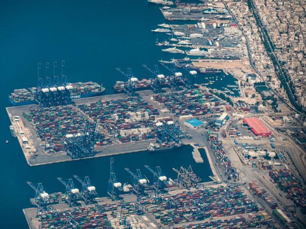 Potret Pelabuhan di Eropa yang Ternyata Dikuasai China