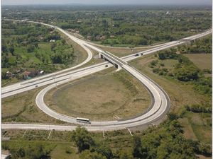 Pakar Transportasi Beber Infrastruktur Jatim yang Perlu Ditingkatkan Pakar Transportasi Beber Infrastruktur Jatim yang Perlu Ditingkatkan