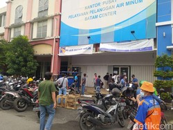 3 Pekan Air Mati, Warga Geruduk Kantor PT Air Batam Hilir