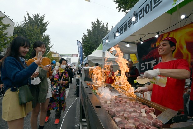 Restoran di Itaewon/ Foto : munhwa.com Restoran di Itaewon/ Foto : munhwa.com