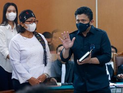 Pemandangan Sidang: Keluarga Yosua Full Putih, Keluarga Sambo Full Hitam