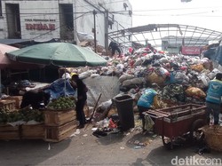 Kata DLHK soal Menumpuknya Sampah di Pasar Kota Bandung