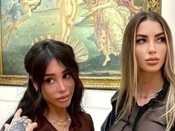 Selebgram Berbaju Menerawang Foto di Museum Bersejarah, Banjir Kritikan