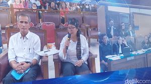 Melihat Ekspresi Ferdy Sambo dan Putri saat Tangis Ibu Yosua Pecah di Sidang