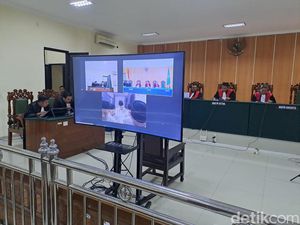 Halangi Penangkapan Mas Bechi, 5 Simpatisan Dituntut 7 Bulan Bui Halangi Penangkapan Mas Bechi, 5 Simpatisan Dituntut 7 Bulan Bui