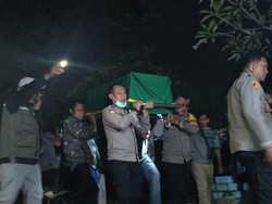 Korban Pembunuhan Ayah Sendiri di Jatijajar Depok Dimakamkan
