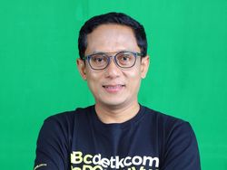 Mas Trias, Bung Karno, dan Vatikan Mas Trias, Bung Karno, dan Vatikan