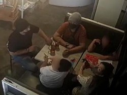 Sekeluarga di Kota Malang Terekam CCTV Diduga Curi HP Karyawan Restoran