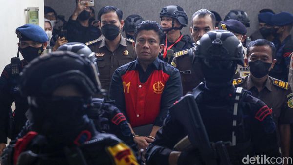 Tatapan Ferdy Sambo saat Tiba di PN Jaksel