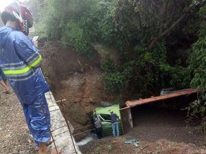 Truk Muat Sirtu Terjun ke Sungai Sedalam 7 Meter di Mojokerto, Sopir Tewas