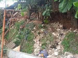 Turap di Muncul Tangsel Longsor, Diduga Akibat Terkikis Air Turap di Muncul Tangsel Longsor, Diduga Akibat Terkikis Air