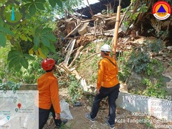Turap di Muncul Tangsel Longsor, 3 Rumah Warga Terdampak
