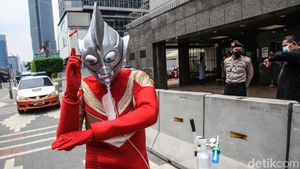 Ultraman Datangi Kedubes Jepang di Jakarta, Pertanda Apa?