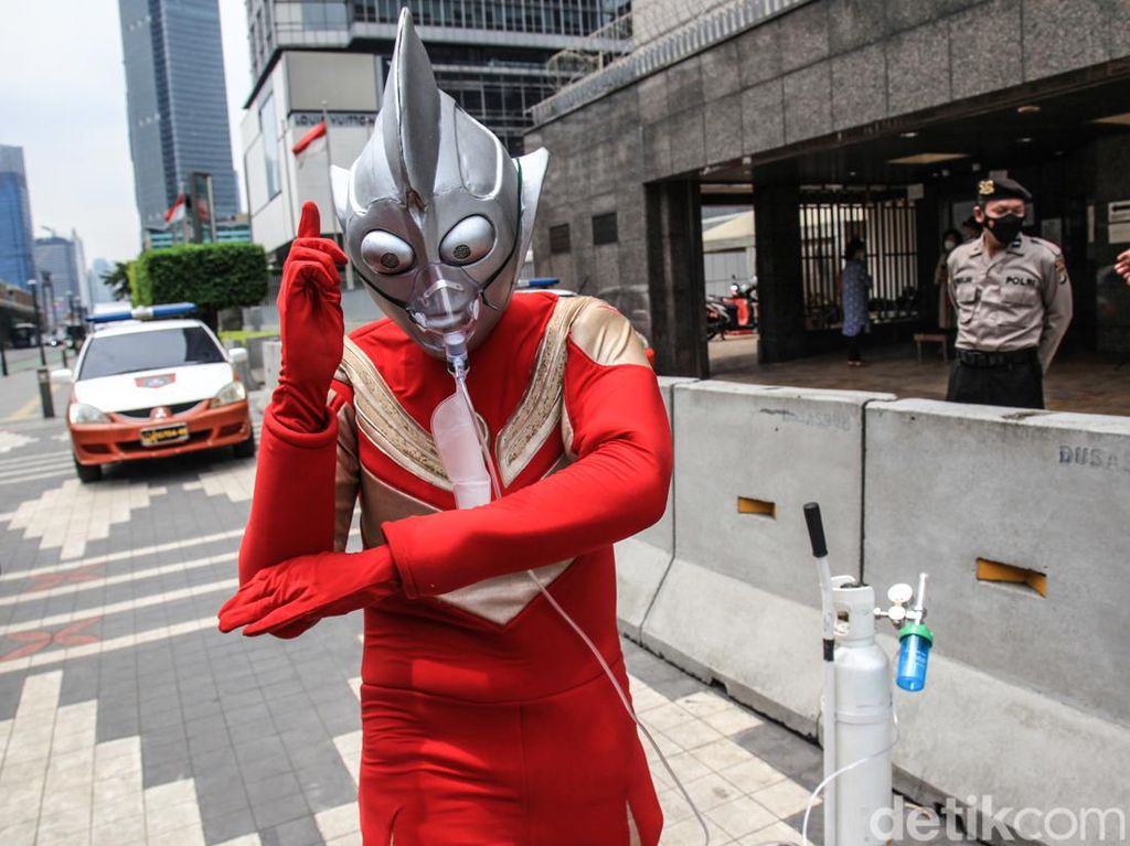 Ultraman Datangi Kedubes Jepang di Jakarta, Pertanda Apa?