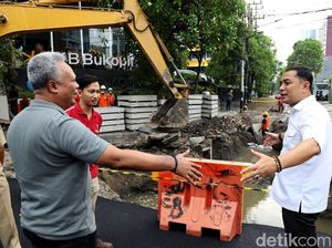 Walkot Eri Klaim 40% Genangan Surabaya Berkurang Berkat 55 Titik Drainase Baru Walkot Eri Klaim 40% Genangan Surabaya Berkurang Berkat 55 Titik Drainase Baru