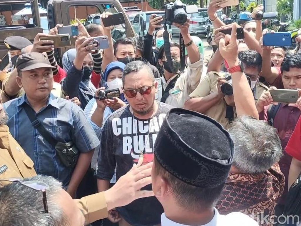 5 Fakta Penutupan Karaoke di Kota Probolinggo Diwarnai Cekcok Wali Kota-LSM 5 Fakta Penutupan Karaoke di Kota Probolinggo Diwarnai Cekcok Wali Kota-LSM