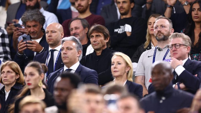 Antonio Conte, Marseille vs Tottenham MARSEILLE, FRANCE - NOVEMBER 01: Antonio Conte, Manager of Tottenham Hotspur looks on from the stands during the UEFA Champions League group D match between Olympique Marseille and Tottenham Hotspur at Orange Velodrome on November 01, 2022 in Marseille, France. (Photo by Clive Rose/Getty Images)