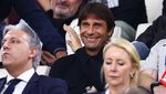 Conte Serius tapi Senyum di Tribune Laga Marseille Vs Tottenham