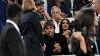Conte pun mesti rela menyaksikan laga Marseille vs Tottenham dari tribune Stade Velodrome. Foto: AFP via Getty Images/CHRISTOPHE SIMON