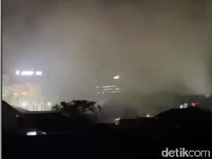 Gedung PLN di Palembang Terbakar, Penyebab Belum Diketahui Gedung PLN di Palembang Terbakar, Penyebab Belum Diketahui