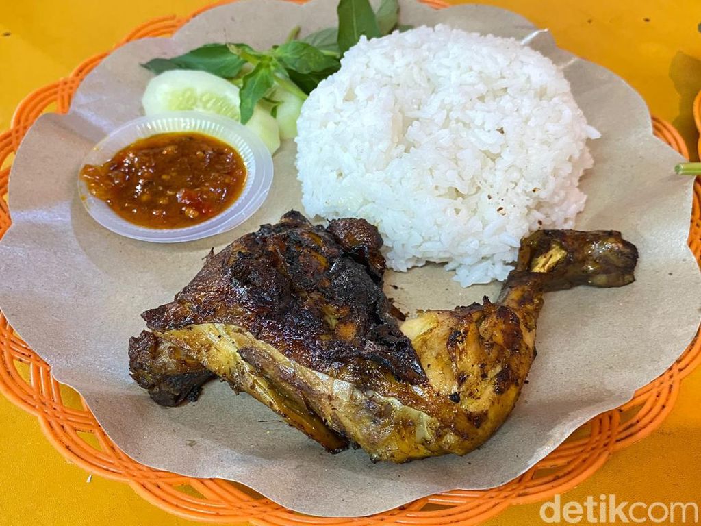 Ayam Bakar Legendaris yang Nikmat di Dekat SMA 6 Jakarta
