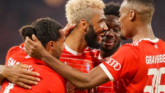 MUNICH, GERMANY - NOVEMBER 01: Eric Maxim Choupo-Moting of Bayern Muenchen celebrates after scoring his teams second goal with teammates during the UEFA Champions League group C match between FC Bayern München and FC Internazionale at Allianz Arena on November 1, 2022 in Munich, Germany. (Photo by Roland Krivec/DeFodi Images via Getty Images)