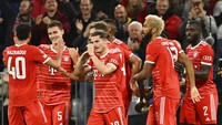 Kemudian Bayern Munich yang berhasil meraih enam kemenangan di Grup C sekaligus mendepak Barcelona ke Liga Europa. Foto: AP/Sven Hoppe