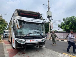 Bus Tabrak Showroom Mobil di Jaktim, Satu Pemotor Luka