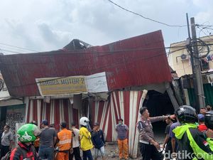 Polisi: Showroom Mobil Ditabrak Bus di Jaktim Belum Beroperasi Polisi: Showroom Mobil Ditabrak Bus di Jaktim Belum Beroperasi