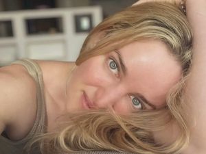 Potret Charlie Forde, Dokter Hewan Cantik yang Nyambi Jadi Bintang Porno Potret Charlie Forde, Dokter Hewan Cantik yang Nyambi Jadi Bintang Porno