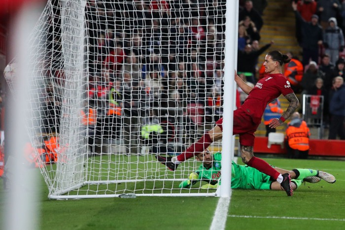 darwin nunez LIVERPOOL, ENGLAND - NOVEMBER 01: Darwin Nunez of Liverpool scores his side's second goal during the UEFA Champions League group A match between Liverpool FC and SSC Napoli at Anfield on November 01, 2022 in Liverpool, England. (Photo by James Gill - Danehouse/Getty Images)