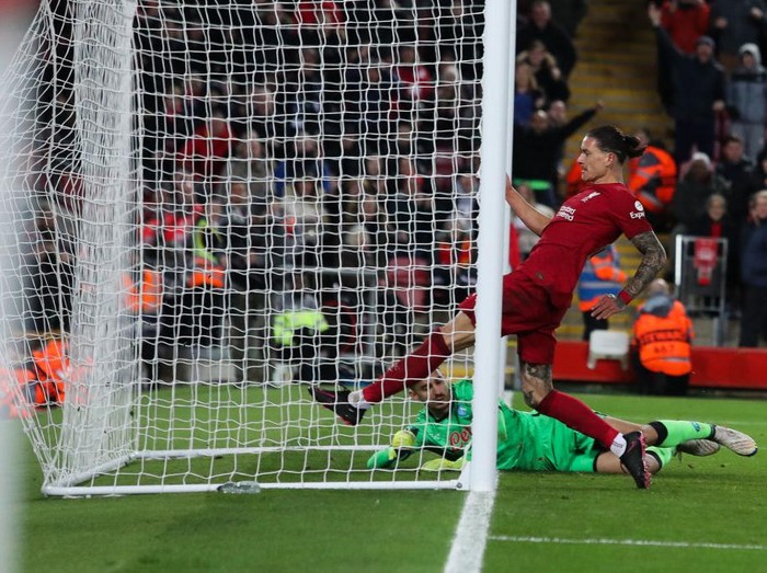 LIVERPOOL, ENGLAND - NOVEMBER 01: Darwin Nunez of Liverpool scores his side's second goal during the UEFA Champions League group A match between Liverpool FC and SSC Napoli at Anfield on November 01, 2022 in Liverpool, England. (Photo by James Gill - Danehouse/Getty Images)