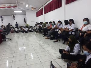 Ratusan Nakes Geruduk DPRD Kota Kupang Tuntut Kejelasan TPP