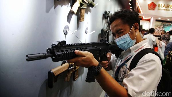 Deretan Senapan hingga Baju Perang di Indo Defence 2022