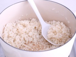 Dulu Hidup Miskin, Pria Ini Cuma Mampu Makan Nasi Pakai Garam