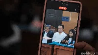 Ekspresi Kuat Maruf-Ricky Rizal saat Kembali Disidang