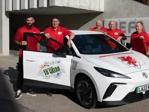 Fans Bola OTW ke Qatar Naik Mobil Listrik, Gareth Bale Ragu Bisa On Time