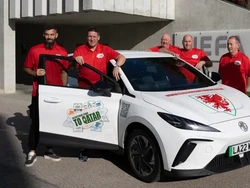 Fans Bola OTW ke Qatar Naik Mobil Listrik, Gareth Bale Ragu Bisa On Time