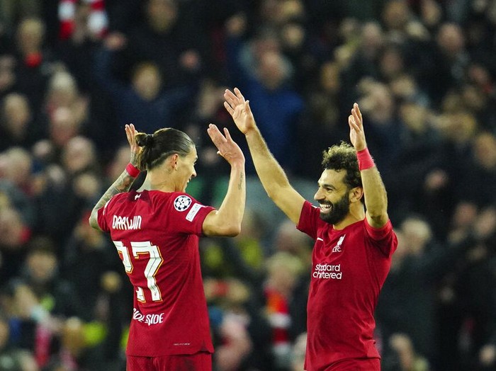 Liverpool's Darwin Nunez, left, and Liverpool's Mohamed Salah celebrate at the end of the Champions League Group A soccer match between Liverpool and Napoli, at Anfield stadium in Liverpool, England, Tuesday, Nov. 1, 2022. (AP Photo/Jon Super)