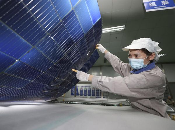 Intip Pembuatan Panel Surya Made in China