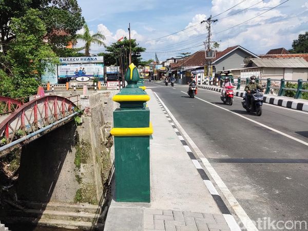 Melihat Jembatan Merah Gejayan dan Penggantinya yang Kini Berwarna Hijau