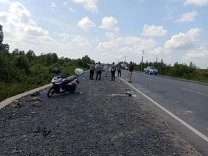 Minibus Bawa 9 Penumpang-Sopir Tabrak Tronton Parkir di Kalsel, 5 Orang Tewas Minibus Bawa 9 Penumpang-Sopir Tabrak Tronton Parkir di Kalsel, 5 Orang Tewas