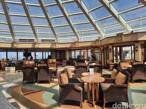 Mewah! Jeroan Queen Elizabeth yang Sandar di Jakarta