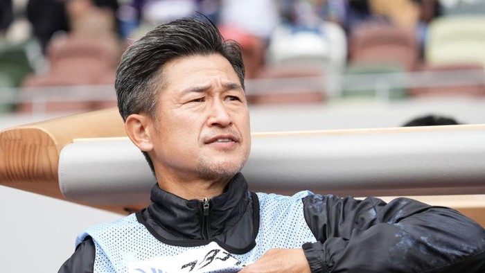  Kazuyoshi Miura of Suzuka Point Getters looks on prior to the JFL match between Criacao Shinjuku and Suzuka Point Getters at the National Stadium on October 09, 2022 in Tokyo, Japan. (Photo by Hiroki Watanabe/Getty Images)